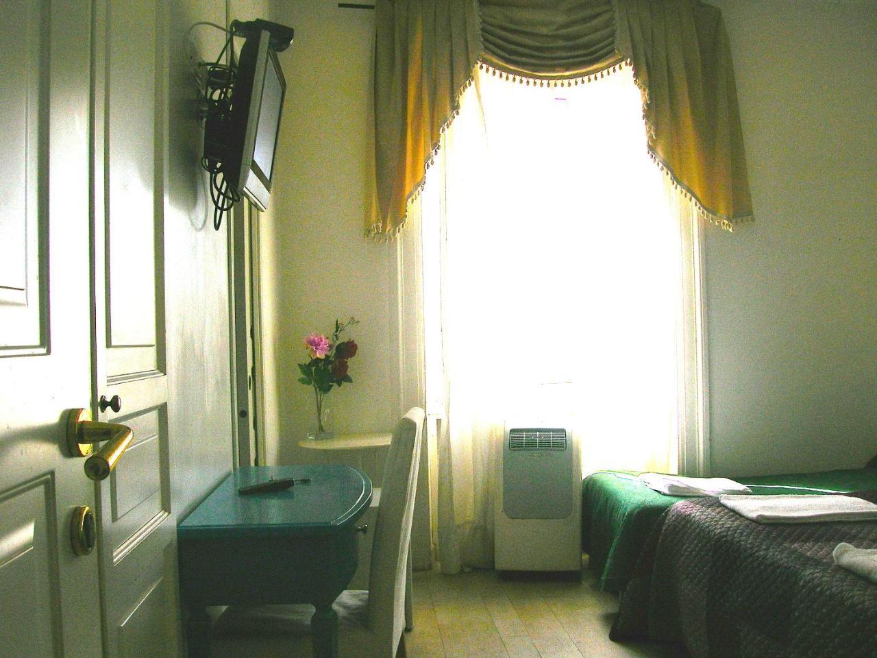 Light Inn Affittacamere Rome Exterior photo